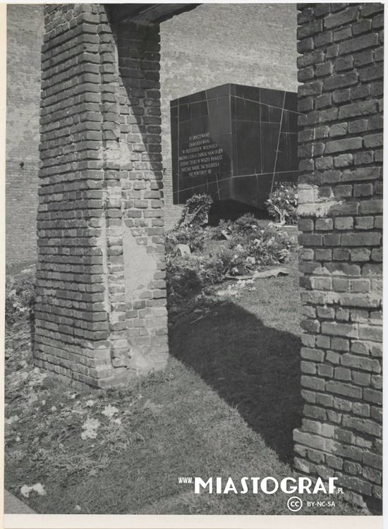 Zdjęcie, ul. Zgierska 147,  Mauzoleum na Radogoszczu w Łodzi - sarkofag