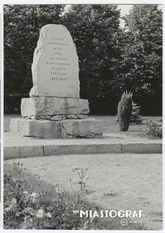 Zdjęcie, Pomnik rozstrzelanych w latach 1905-1907